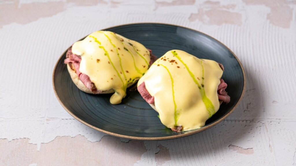Egg Benedict with Roast Beef